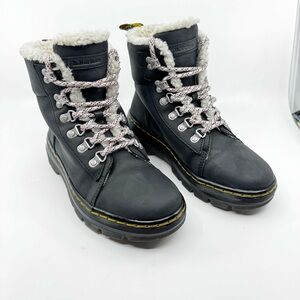 DR MARTEN’S COMBS FAUX SHEARLING LINED CASUAL BOOTS